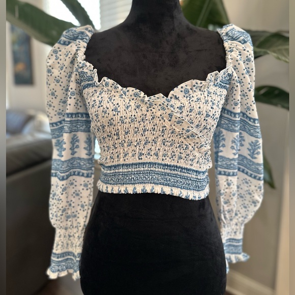 ✨NWT✨ 70°F/21°C Long Smocked Balloon Sleeve Crop Top Women Large White Blue - Picture 3 of 13